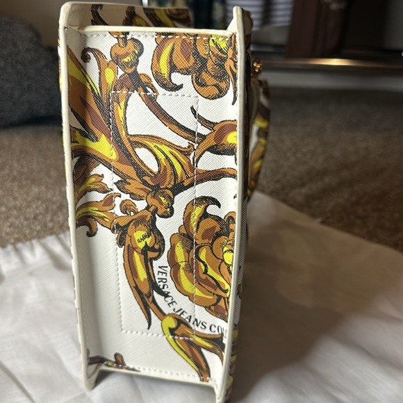 - Versace bag - Picture 4 of 8